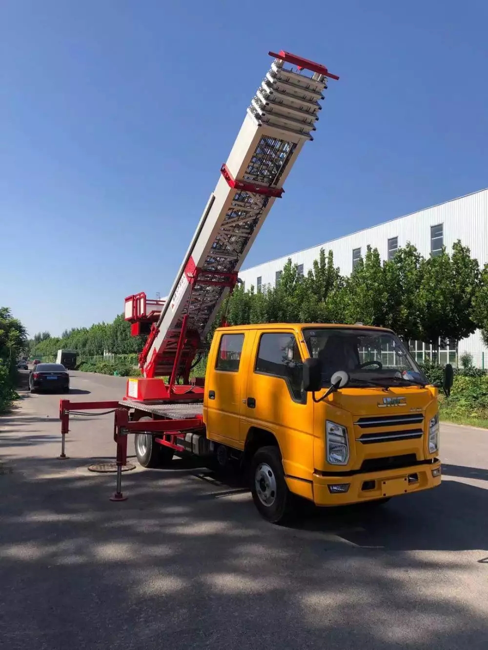 熊口管理区附近的云梯车出租服务：轻松解决高空作业需求