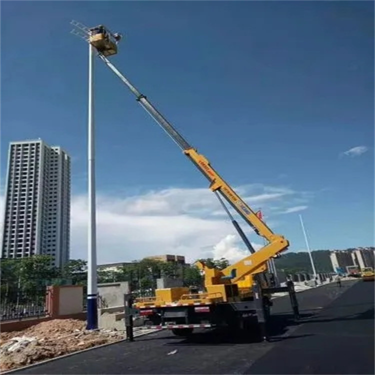 熊口管理区维修路灯的曲臂升降车出租