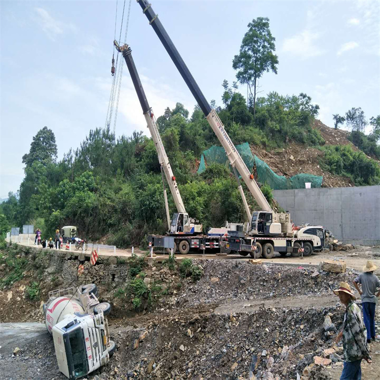 熊口管理区汽车掉沟里叫吊车救援要多少钱